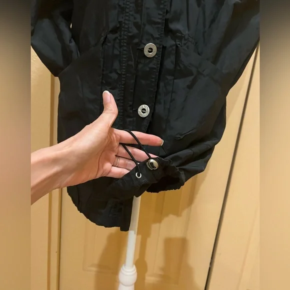 Chico’s black long raincoat/ windbreaker/ trench coat. Silver-tone buttons. Sz M - Picture 3 of 10